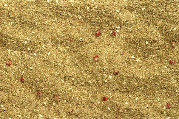 Especias en una sartén wok - 100 g